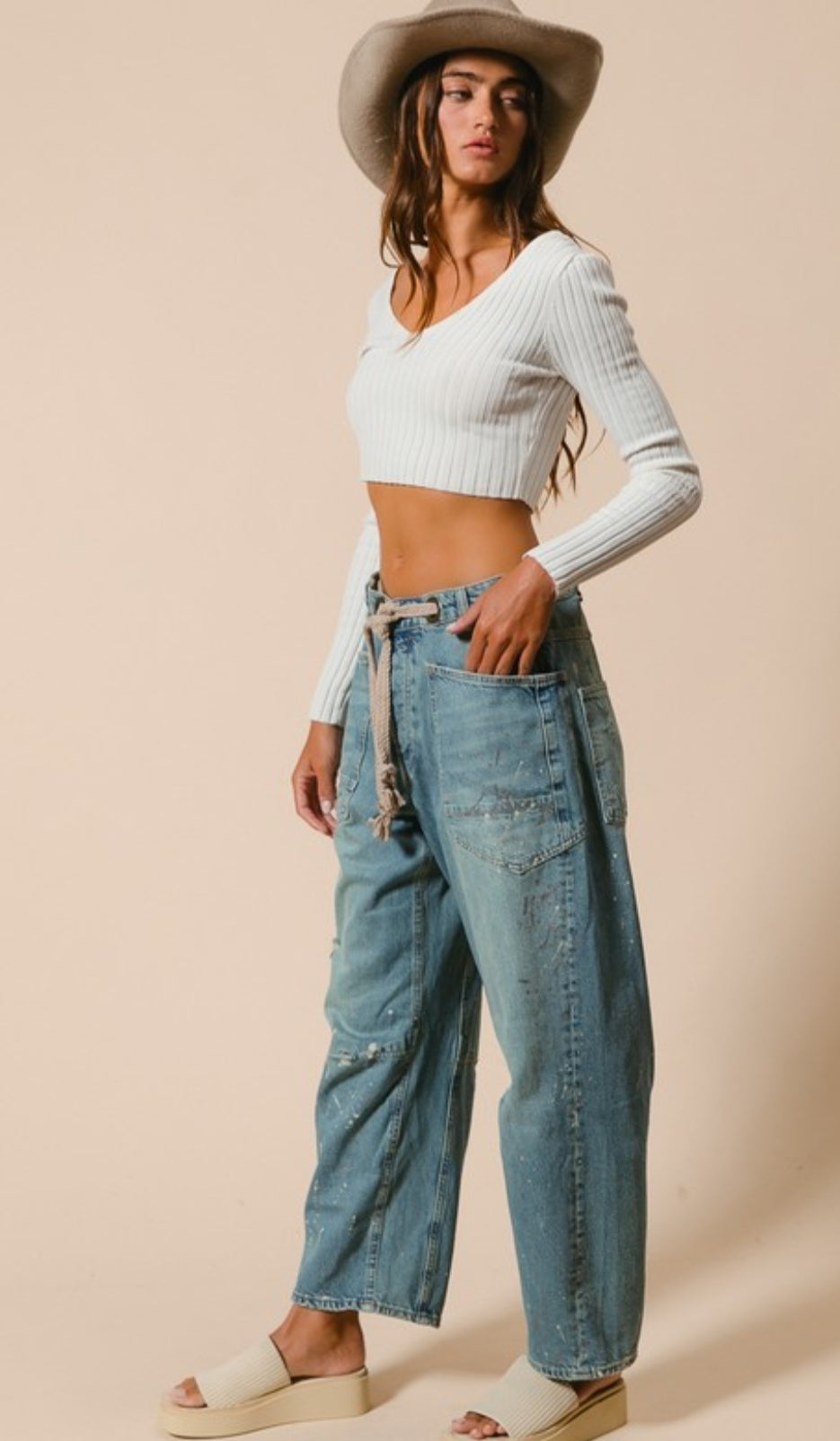 Distressed cropped denim pants