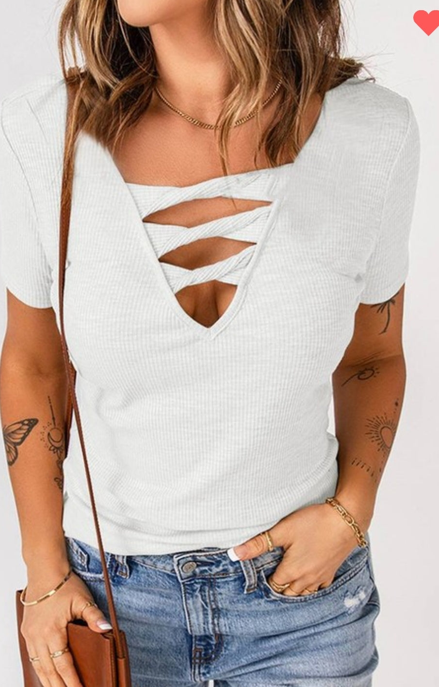 Ribbed shirt with twist detail