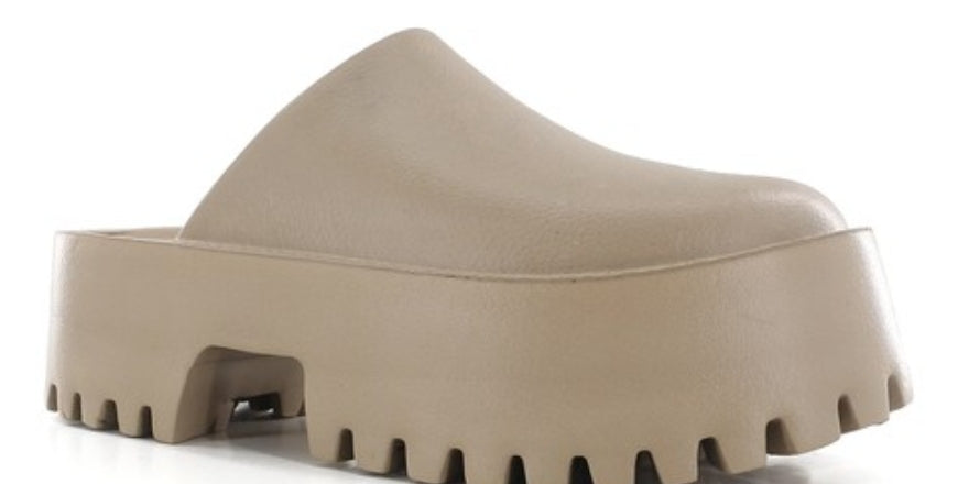 Platform Mule lug sole shoe