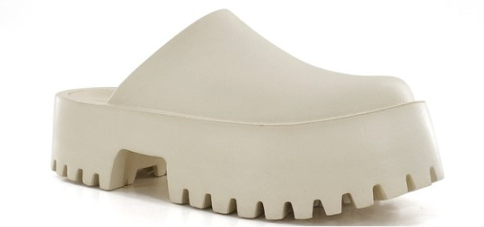 Platform Mule lug sole shoe